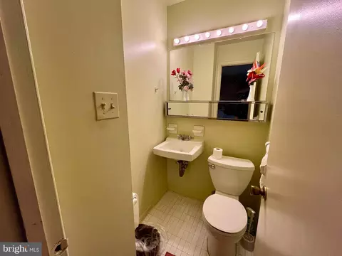 1014 Stormont Cir, Halethorpe, MD 21227 photo 8