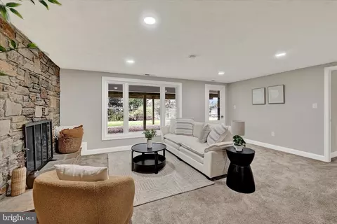 Living - 550 Hampton Ln, Towson, MD 21286 photo 5 of 7