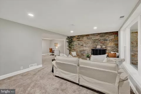 Living - 550 Hampton Ln, Towson, MD 21286 photo 7 of 7