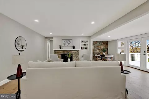 Living - 550 Hampton Ln, Towson, MD 21286 photo 1 of 7