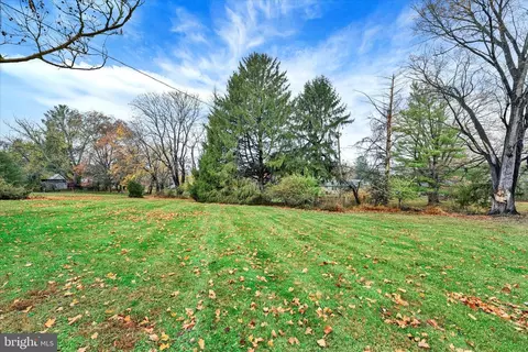 Exterior - 550 Hampton Ln, Towson, MD 21286 photo 3 of 3