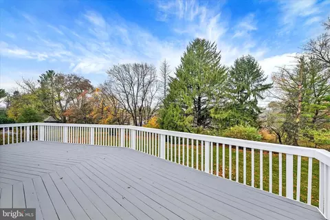 Exterior - 550 Hampton Ln, Towson, MD 21286 photo 2 of 3