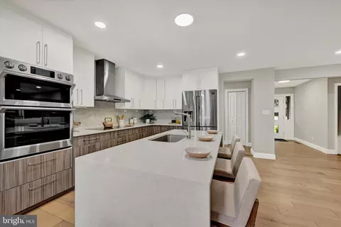 Kitchen - 550 Hampton Ln, Towson, MD 21286 photo 4 of 5