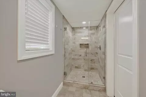 Entry Way - 550 Hampton Ln, Towson, MD 21286 photo 7 of 7
