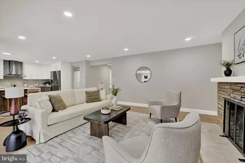 Living - 550 Hampton Ln, Towson, MD 21286 photo 4 of 7