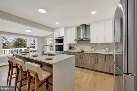 Kitchen - 550 Hampton Ln, Towson, MD 21286 photo 2 of 5