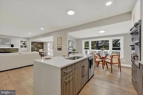Kitchen - 550 Hampton Ln, Towson, MD 21286 photo 3 of 5