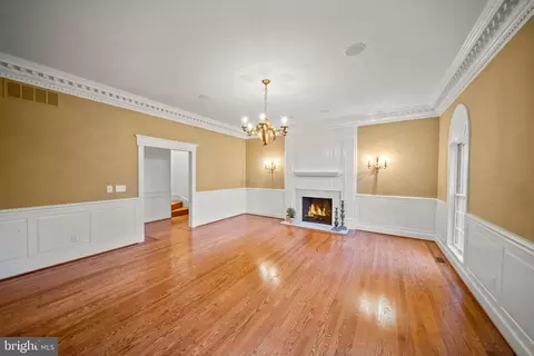 Living - 8 Glenberry Ct, Phoenix, MD 21131 photo 3 of 3