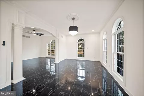 Living - 8 Glenberry Ct, Phoenix, MD 21131 photo 2 of 3