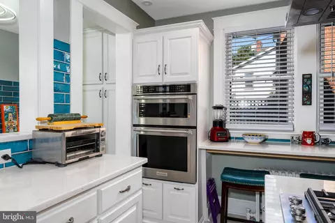 Kitchen - 808 Warwick Rd, Baltimore, MD 21229 photo 5 of 6
