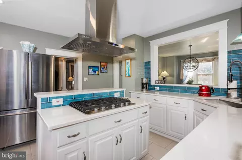 Kitchen - 808 Warwick Rd, Baltimore, MD 21229 photo 4 of 6