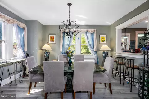 Dining - 808 Warwick Rd, Baltimore, MD 21229 photo 1 of 2