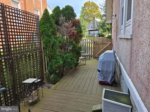 Exterior - 808 Warwick Rd, Baltimore, MD 21229 photo 9 of 11