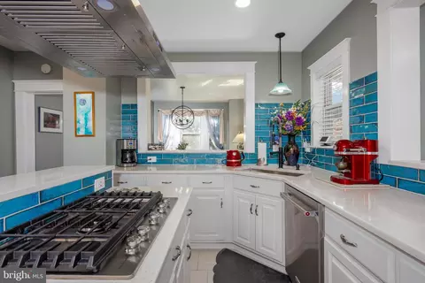Kitchen - 808 Warwick Rd, Baltimore, MD 21229 photo 3 of 6