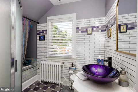 Bath - 808 Warwick Rd, Baltimore, MD 21229 photo 1 of 3