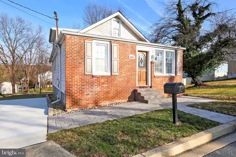 4304 Spencer St, Halethorpe, MD 21227