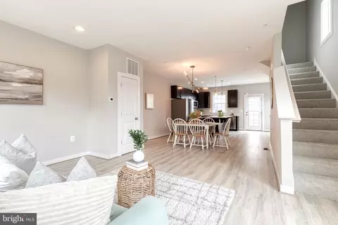 Entry Way - 412 Virginia Ave, Towson, MD 21286 photo 4 of 5