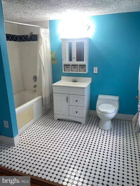 Bath - 1807 Sutton Ave, Halethorpe, MD 21227 photo 2 of 2