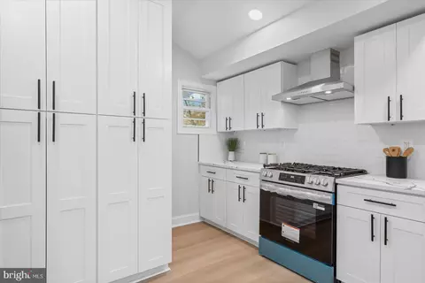 Entry Way - 4513 Raspe Ave, Baltimore, MD 21206 photo 7 of 13