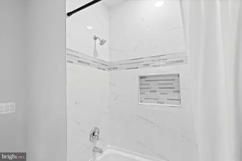 Bath - 4513 Raspe Ave, Baltimore, MD 21206 photo 2 of 7