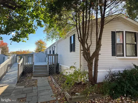 136 Rodeo Cir, Middle River, MD 21220 photo 5