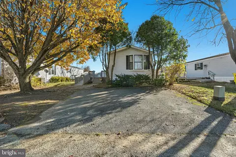 136 Rodeo Cir, Middle River, MD 21220