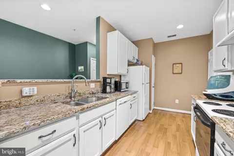 16 Hawk Rise Ln #204, Owings Mills, MD 21117