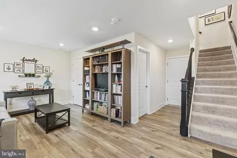 Entry Way - 2045 Ivory Brook Rd, Windsor Mill, MD 21244 photo 2 of 5
