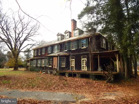 605 Upland Rd, Pikesville, MD 21208