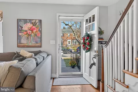 Entry Way - 421 Regester Ave, Baltimore, MD 21212 photo 1 of 4