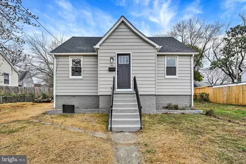 60 Del Rio Rd, Dundalk, MD 21222