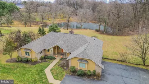 7305 Longfield Dr, Kingsville, MD 21087