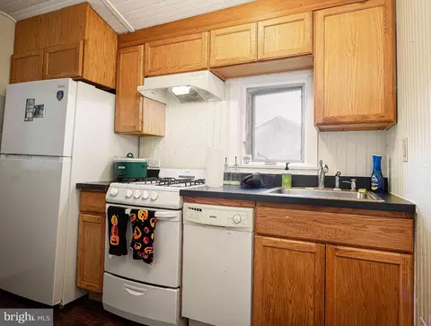Kitchen - 1537 S Rolling, Halethorpe, MD 21227 photo 3 of 3