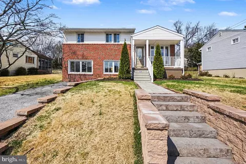 9102 Lamaze Rd, Parkville, MD 21234