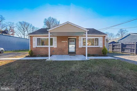 6903 University Dr, Middle River, MD 21220