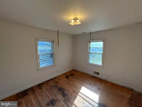 Bedroom - 323 Third Ave, Lansdowne, MD 21227 photo 2 of 5