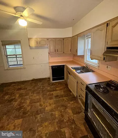 Kitchen - 323 Third Ave, Lansdowne, MD 21227 photo 2 of 2