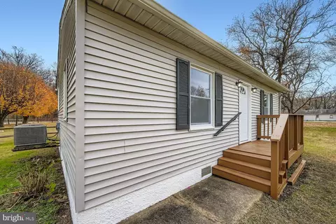 2542 Sycamore Ave, Sparrows Point, MD 21219 photo 4