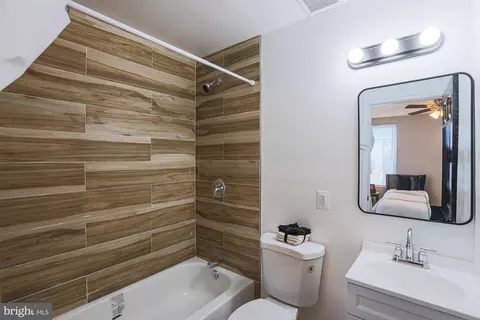 Bath - 9 Glenmore Ave, Baltimore, MD 21206 photo 4 of 4
