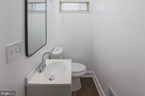 Entry Way - 9 Glenmore Ave, Baltimore, MD 21206 photo 4 of 7