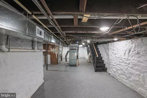 Entry Way - 9 Glenmore Ave, Baltimore, MD 21206 photo 5 of 7