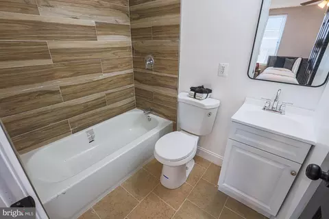 Bath - 9 Glenmore Ave, Baltimore, MD 21206 photo 3 of 4