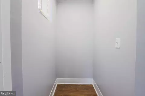 Entry Way - 9 Glenmore Ave, Baltimore, MD 21206 photo 3 of 7