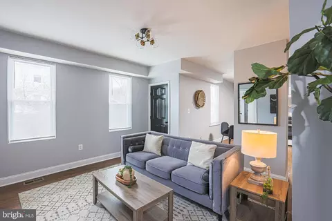 Entry Way - 9 Glenmore Ave, Baltimore, MD 21206 photo 1 of 7