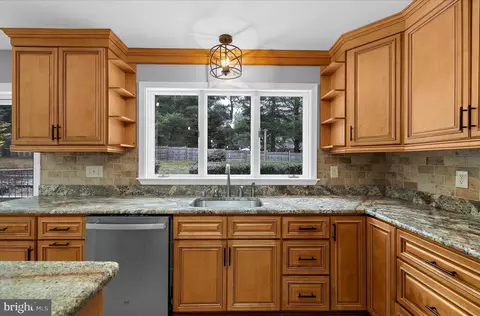 Kitchen - 3300 Paper Mill Rd, Phoenix, MD 21131 photo 5 of 6