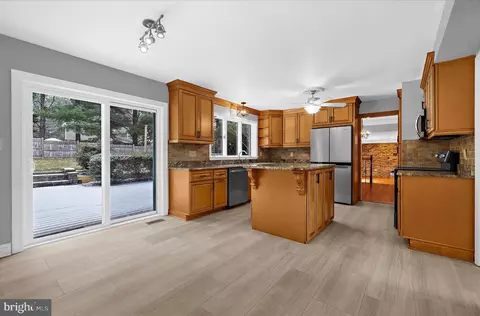 Kitchen - 3300 Paper Mill Rd, Phoenix, MD 21131 photo 4 of 6