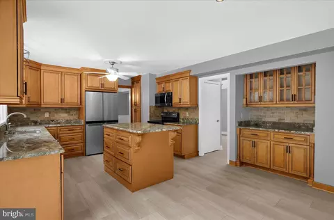 Kitchen - 3300 Paper Mill Rd, Phoenix, MD 21131 photo 3 of 6