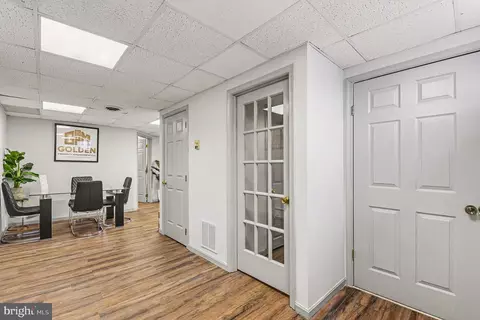 Entry Way - 1424 E Joppa Rd, Towson, MD 21286 photo 2 of 3
