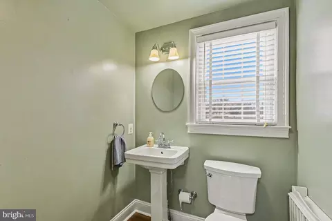 Entry Way - 1424 E Joppa Rd, Towson, MD 21286 photo 3 of 3