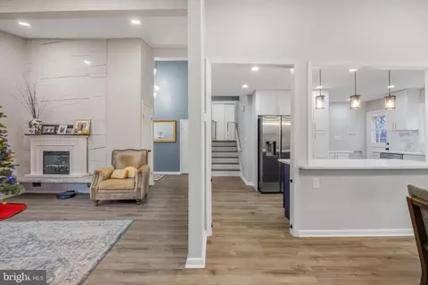 Entry Way - 6206 Pleasant View Ave, Baltimore, MD 21209 photo 3 of 6